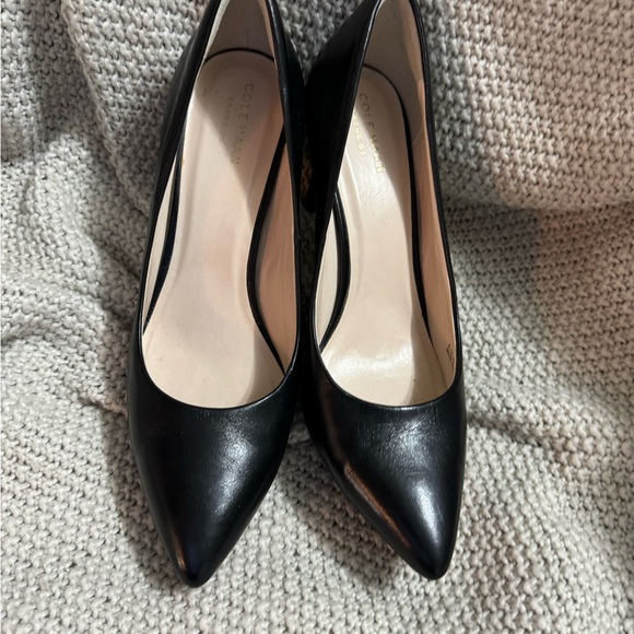 Cole Haan‎ Grand. 0S Black Heels, Size 8.5 - Picture 2 of 4